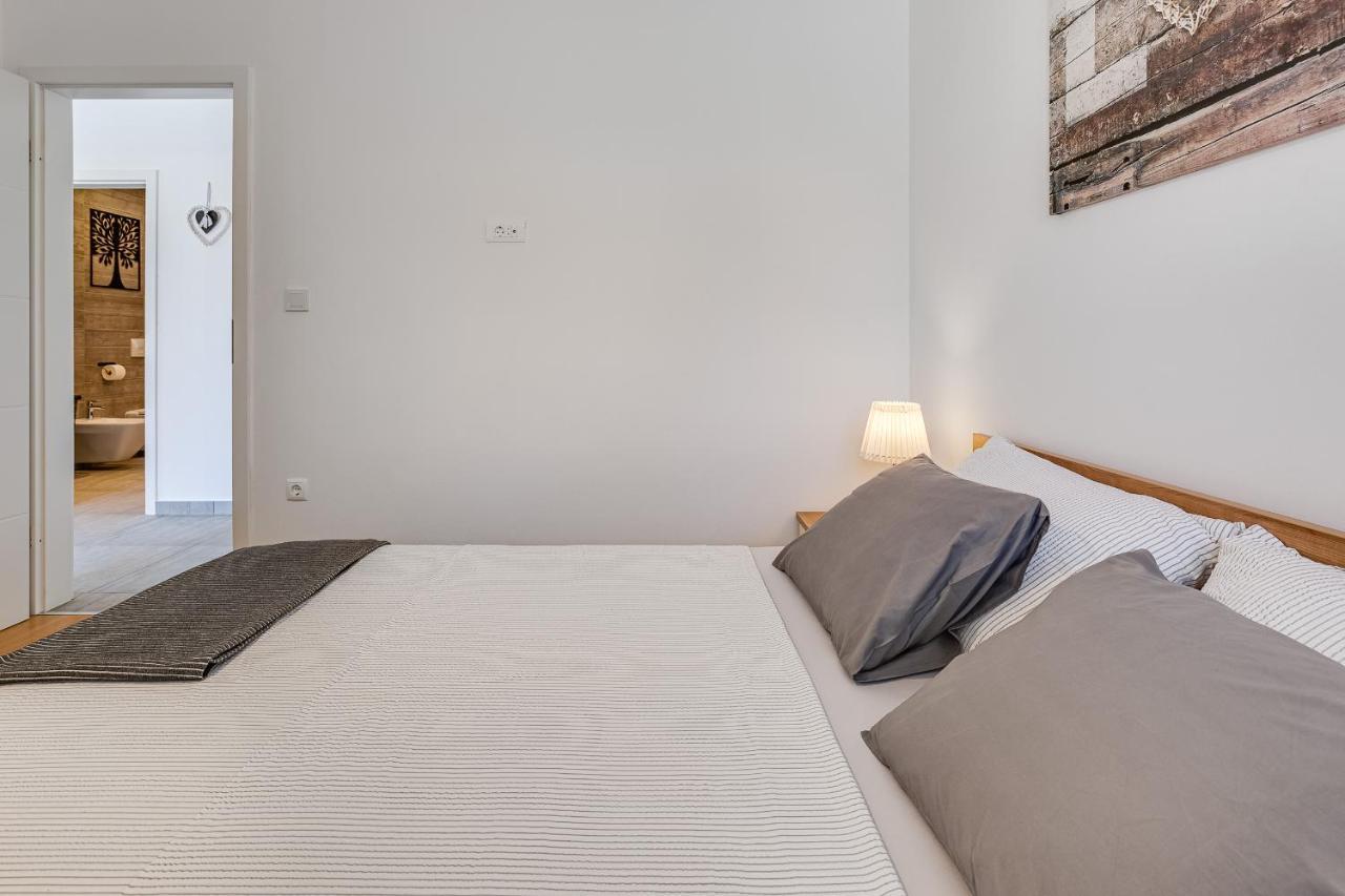 Apartments Juraj Петрчане Экстерьер фото
