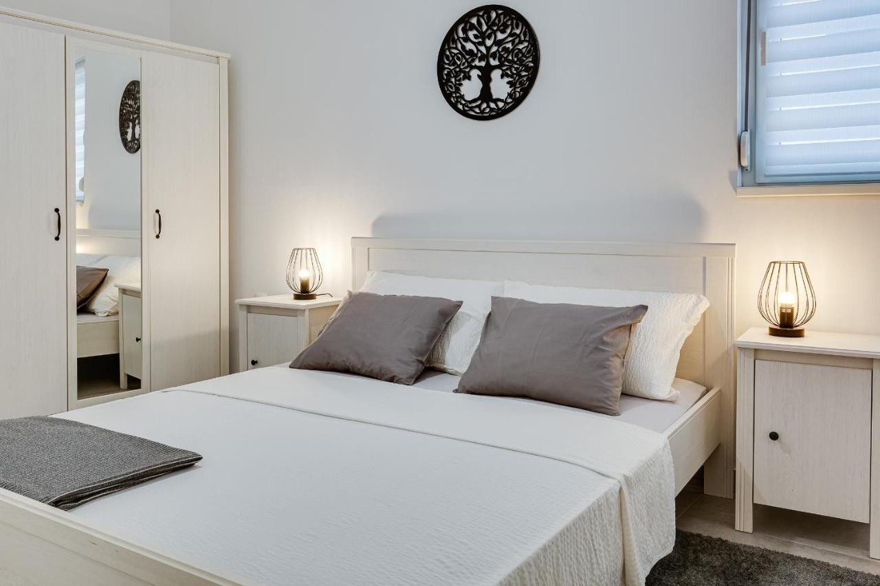 Apartments Juraj Петрчане Экстерьер фото